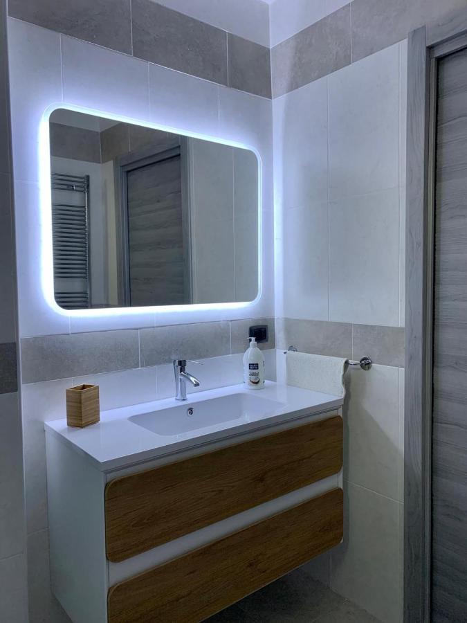 La Casa Di Adele Apartment เนเปิลส์ ภายนอก รูปภาพ